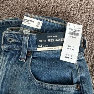 Abercrombie & Fitch Curve Love High Rise 90s Relaxed Jean